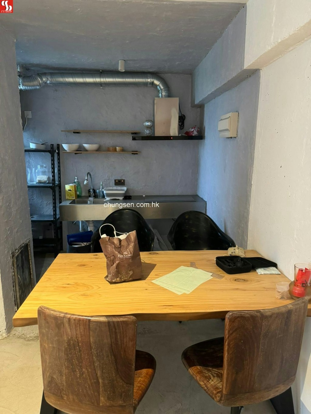 拍賣銀主盤︱上水公屋單位敘利亞風裝修吸睛網民：好型但好似唔利風水