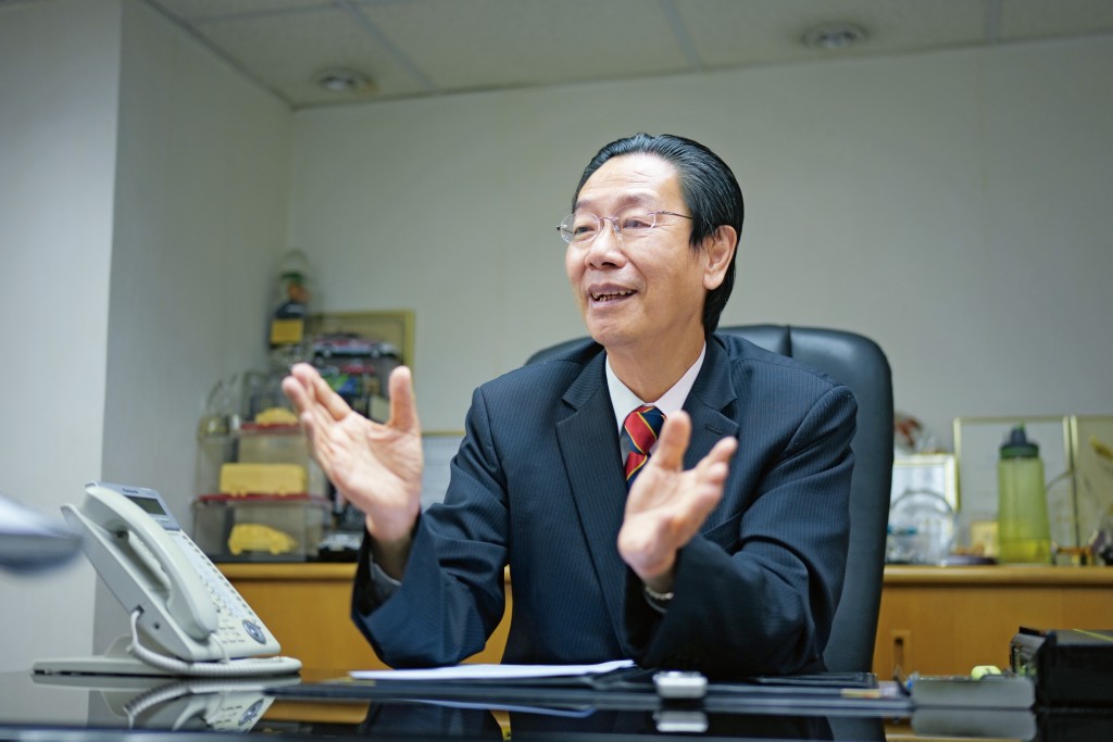 國際專業保險諮詢協會會長羅少雄表示,僱主宜為外傭投購全面醫療及住院保障的保險,如同時包括醫療及住院保障和符合《僱員補償條例》規定的綜合保險。 國際專業保險諮詢協會會長羅少雄表示,僱主宜為外傭投購全面醫療及住院保障的保險,如同時包括醫療及住院保障和符合《僱員補償條例》規定的綜合保險。