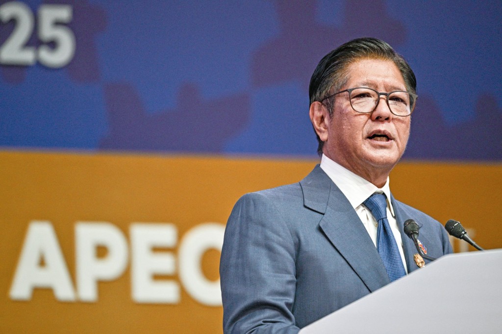 菲律賓總統小馬可斯發動所有勢力向副總統莎拉進行彈劾，包括民間團體，誓要阻止她參與二八年的大選。