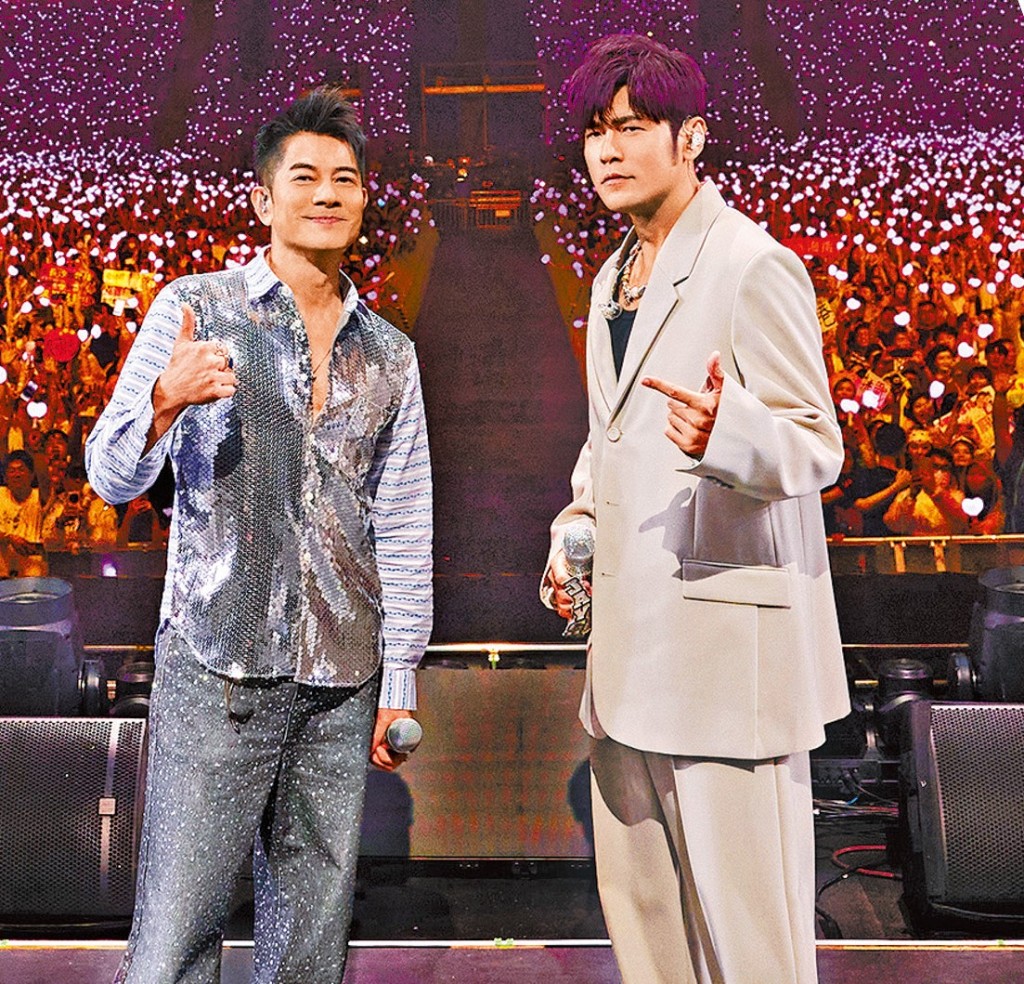 上月「亞洲天王」周杰倫連開三場世界巡迴演唱會演,均場場爆滿。 上月「亞洲天王」周杰倫連開三場世界巡迴演唱會演,均場場爆滿。