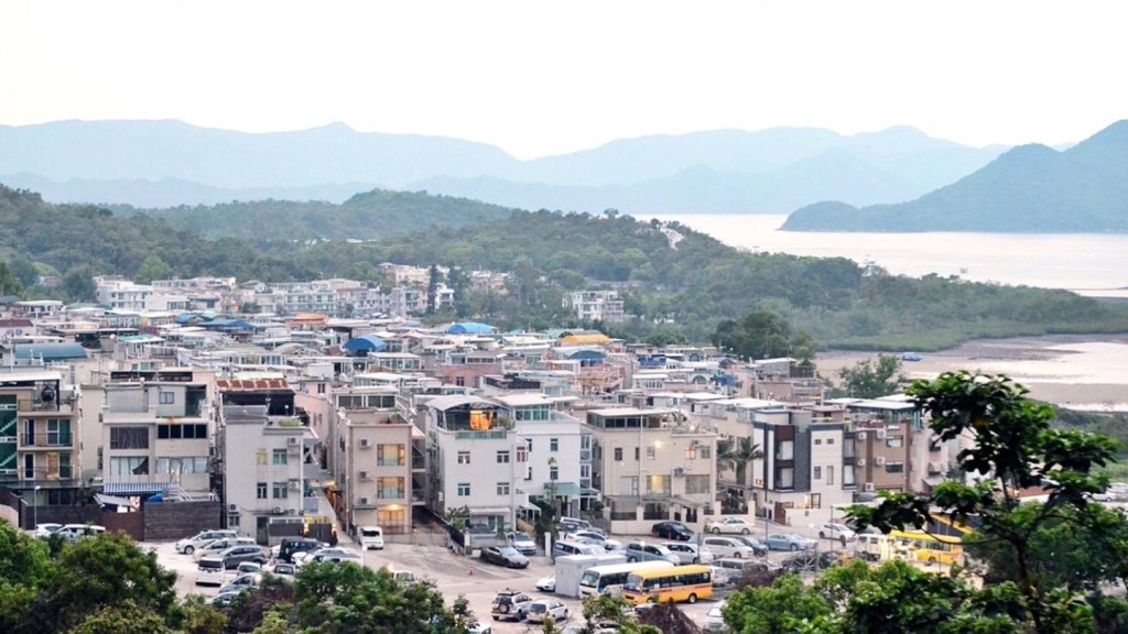 元朗區議員程振明及「村屋大王」王光榮涉嫌串謀元朗水蕉新村原居民「套丁」案,當中涉案的五名原居民作為丁屋申請人各被控一項串謀詐騙罪,今日於屯門裁判法院開審。 元朗區議員程振明及「村屋大王」王光榮涉嫌串謀元朗水蕉新村原居民「套丁」案,當中涉案的五名原居民作為丁屋申請人各被控一項串謀詐騙罪,今日於屯門裁判法院開審。