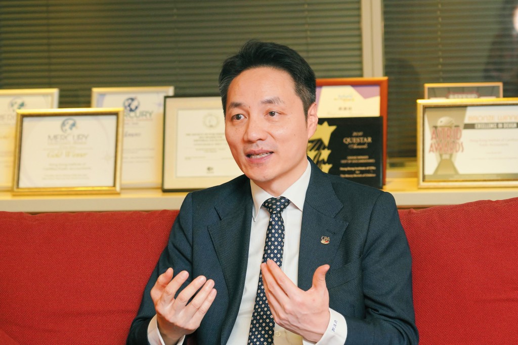 歐振興相信，政策鼓勵內地龍頭企業來港上市，以及港交所簡化A股申請上市程序，將繼續推動A股來港IPO。