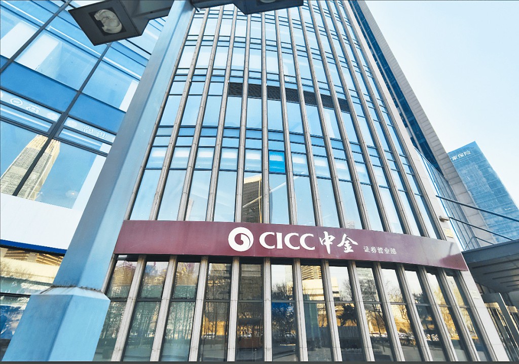 近年本港IPO保薦人一直以中資大行主導，單計過去兩年，中金國際便保薦了六十八間企業來港上市。