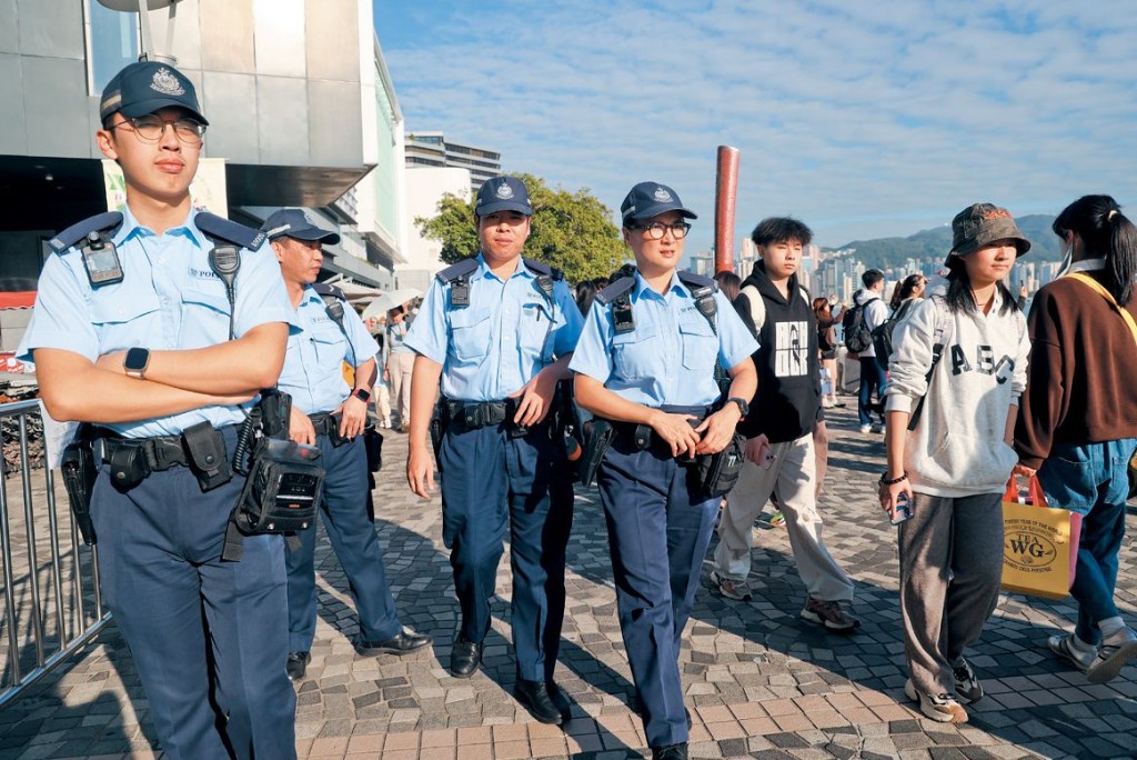 警方在歲晚前後加強冬防滅罪行動，會在人多聚集的遊客區，加派人手巡邏。