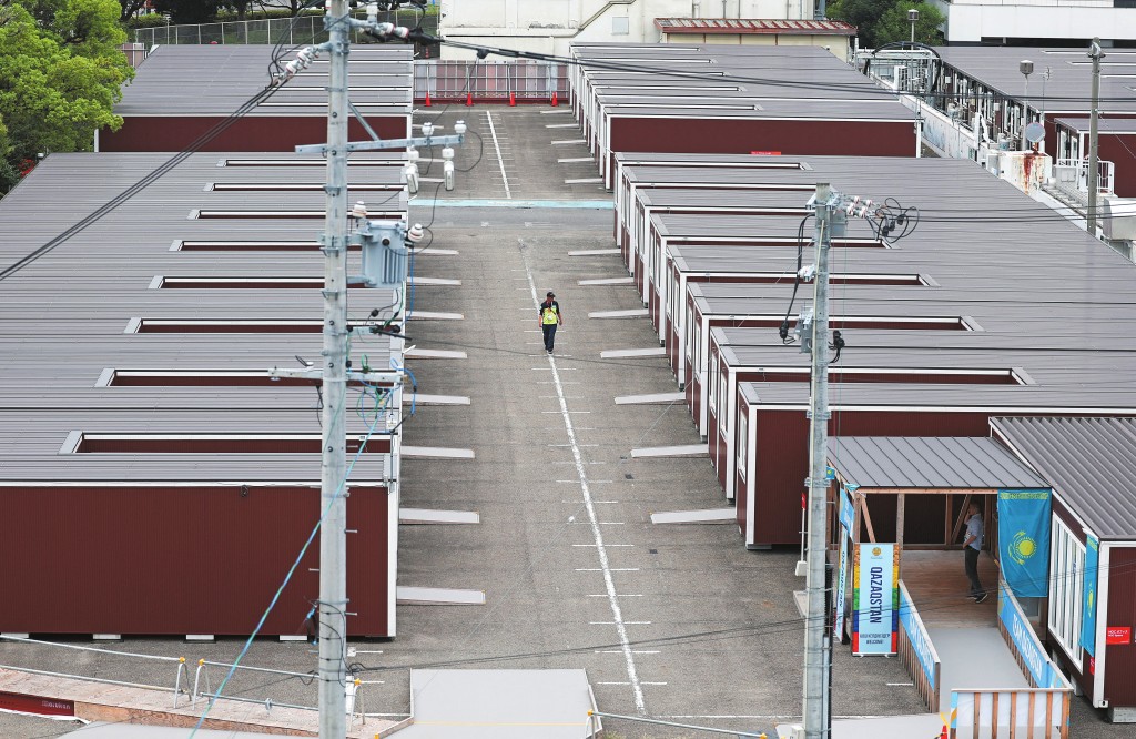 日本為慳錢不建選手村，改以貨櫃屋作為運動員住宿之所。