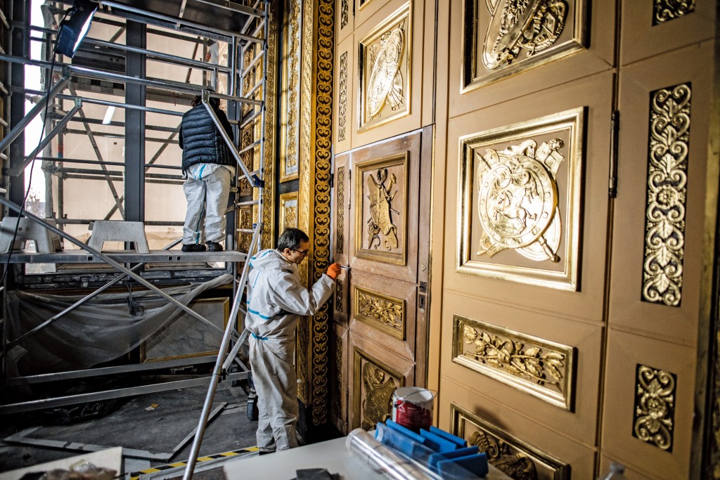 翻新羅浮宮計劃第一階段預計需要三十二億元，將全由羅浮宮負擔。