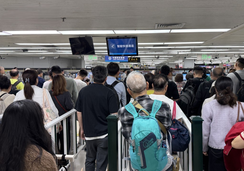 自今年11月起，內地多個口岸如深圳灣、皇崗、羅湖等已啟用「刷臉」智能通關，合資格旅客無需出示回鄉證，僅靠生物識別技術便可過關