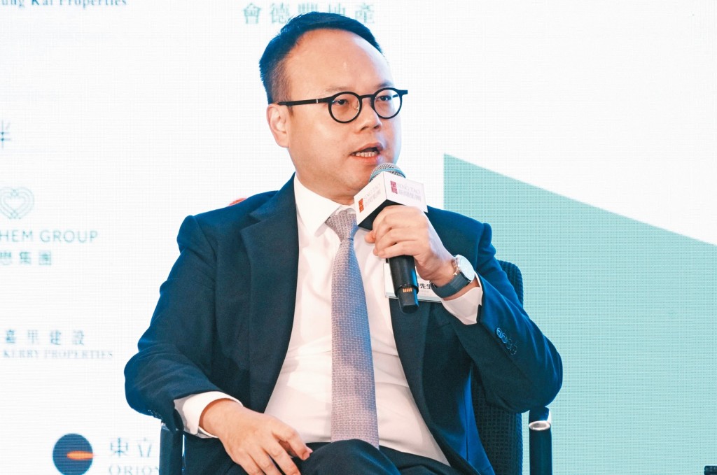 張翹楚認為初到香港的大部分專才及優才不會即刻買樓，而是先租樓，成為最近租金持續破頂的主要推動力。