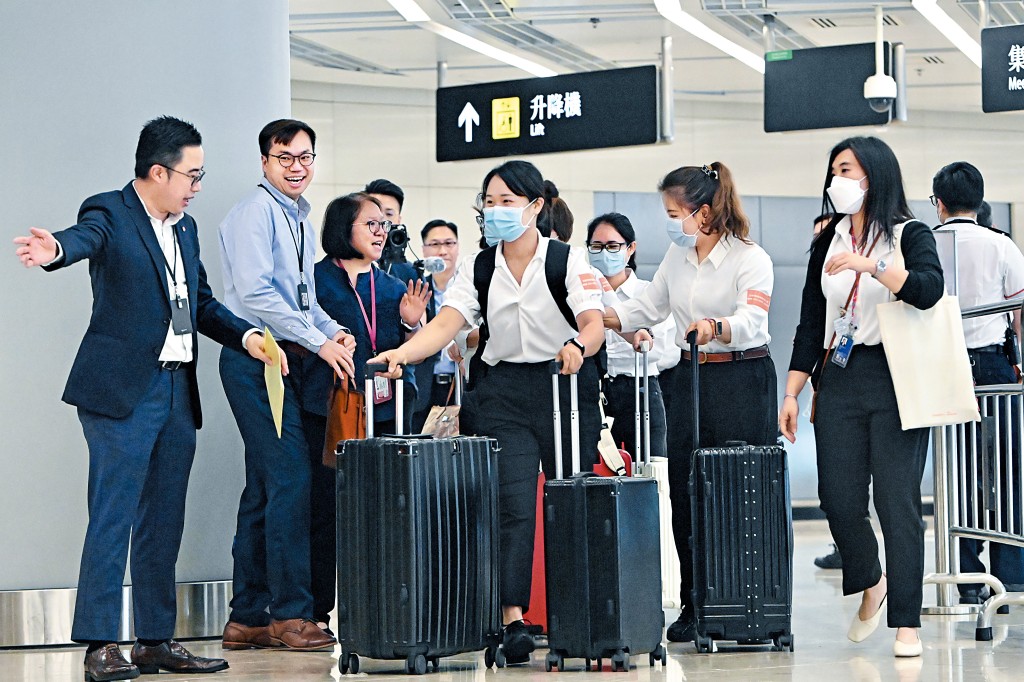 陳海潮稱,受惠於息口回落、人才流入、股市財富效應,今年樓價升幅達百分之六至八。 陳海潮稱,受惠於息口回落、人才流入、股市財富效應,今年樓價升幅達百分之六至八。