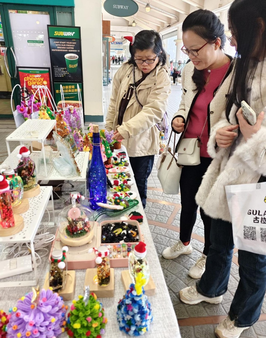 活動獲得社區及義工的大力支持,場面熱鬧,眾多市民踴躍參與。 活動獲得社區及義工的大力支持,場面熱鬧,眾多市民踴躍參與。