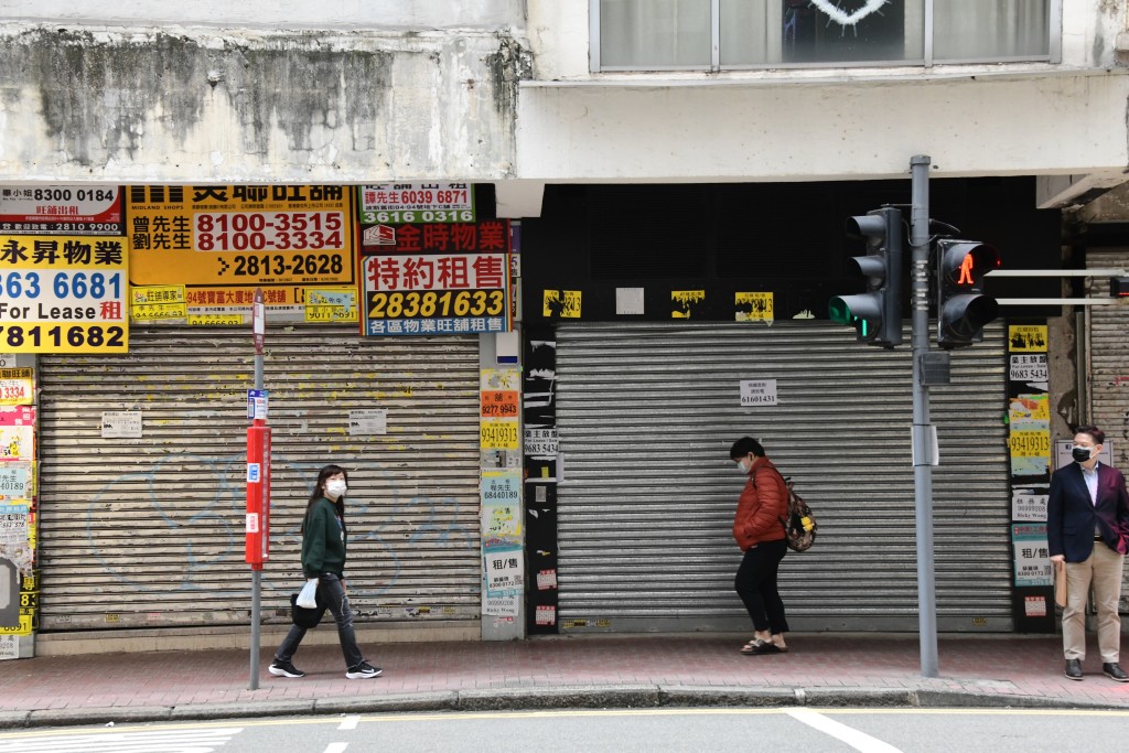 孫玉菡表示,香港正值經濟轉型期,部分失業例如零售、建築經營相對困難 孫玉菡表示,香港正值經濟轉型期,部分失業例如零售、建築經營相對困難