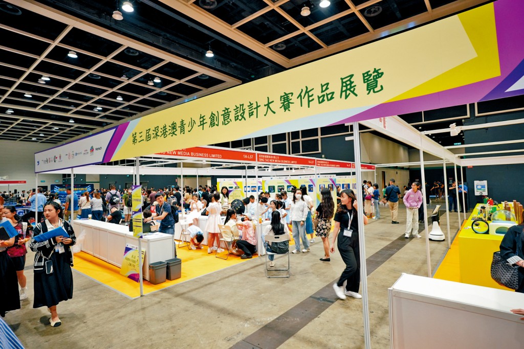 於青創大賽作品展覽中,公開展示了多件得獎作品,讓觀眾了解應用價值。 於青創大賽作品展覽中,公開展示了多件得獎作品,讓觀眾了解應用價值。