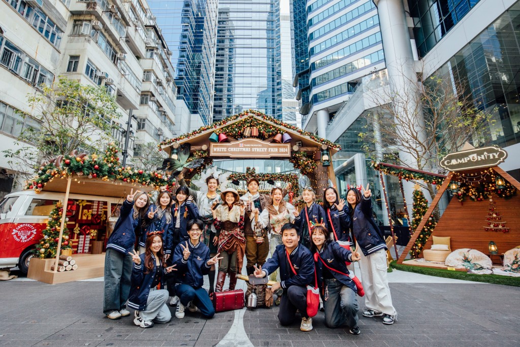 太古地產「白色聖誕市集」今天以歷年最盛大規模回歸太古坊，市集由十位參與SPPA的本地大學生設計及策劃，以「CampUnity」為主題。