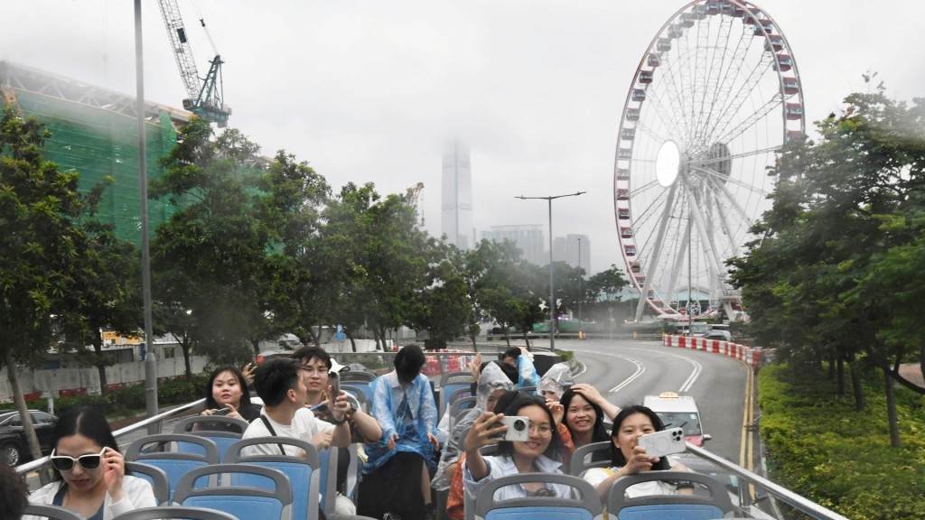 現時來港旅客已由純購物轉為追求體驗式旅遊。 現時來港旅客已由純購物轉為追求體驗式旅遊。