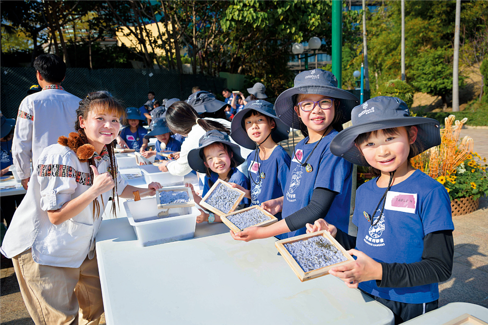 二〇二四年初正式啟動的海洋公園「海馬同學會」，讓學生走出教室進行體驗式學習，從小培養對保育的熱誠。