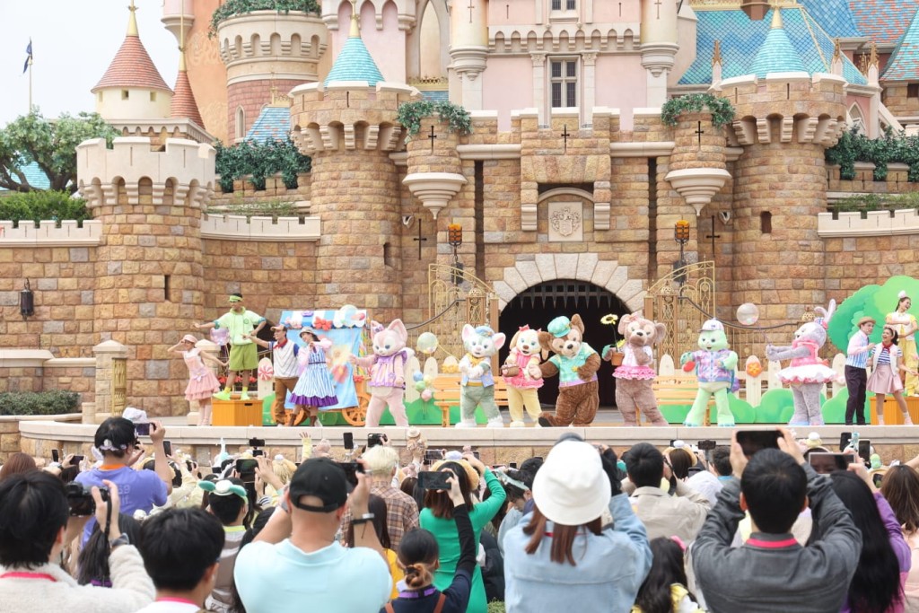 Duffy 與好友「快樂分享」小劇場,七位穿上新裝的好萌友,為大家送上全新小劇場演出。 Duffy 與好友「快樂分享」小劇場,七位穿上新裝的好萌友,為大家送上全新小劇場演出。