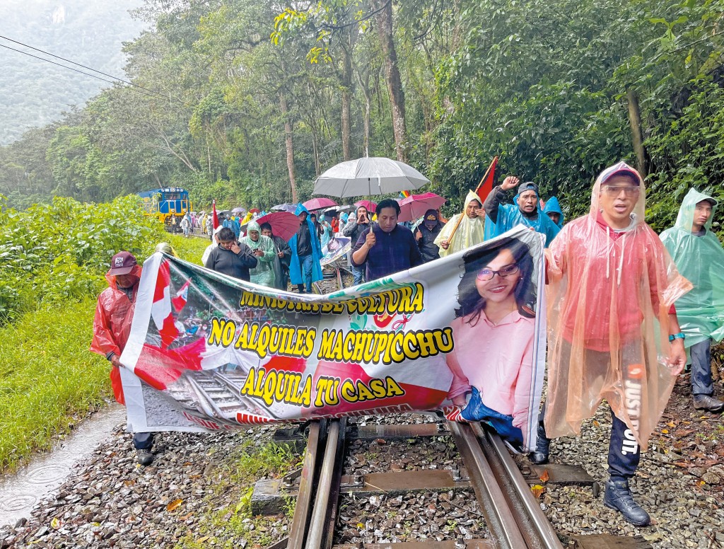 二四年一月，馬丘比丘的當地居民因反對政府推出電子售票制度而爆發示威抗議。