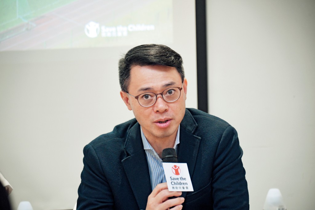 足總近期人事變動，繼行政總裁譚秋朗早前宣布離任後，帶領港隊屢創佳職的主教練安達臣，上周也宣布辭職。