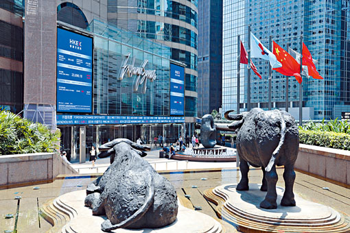 明日4隻新股齊齊掛牌,其中滴普科技暗盤大升逾90%,一手200股帳面最多賺5318元。 明日4隻新股齊齊掛牌,其中滴普科技暗盤大升逾90%,一手200股帳面最多賺5318元。