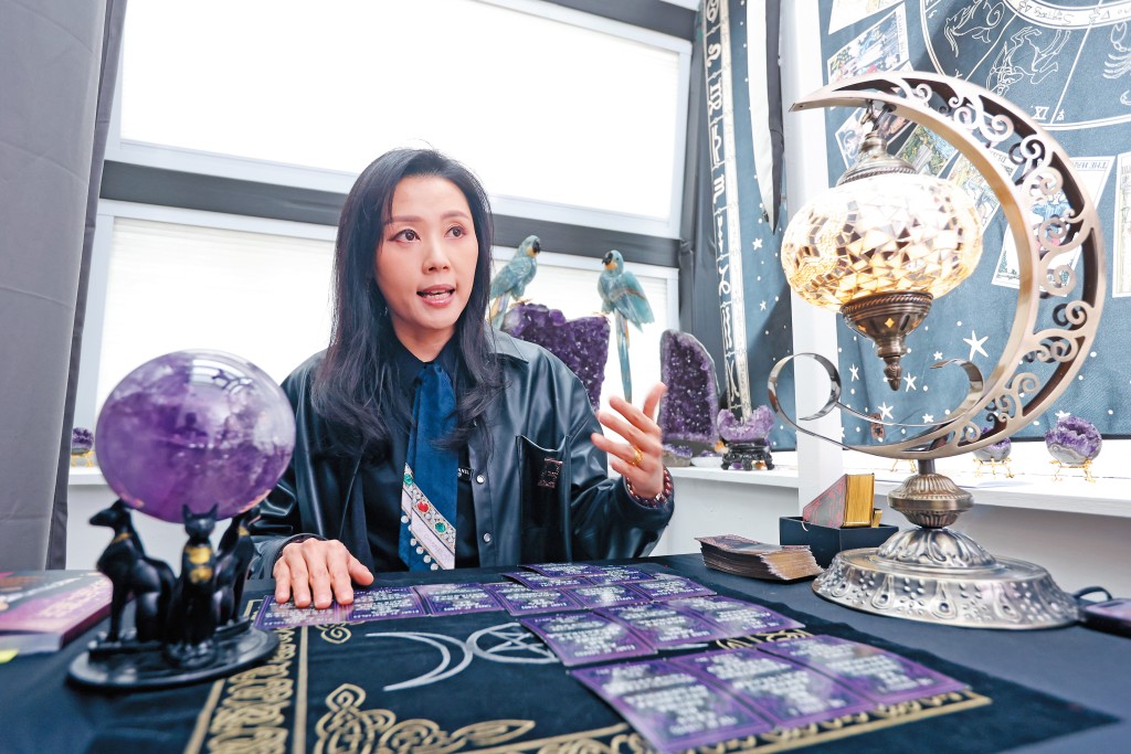 羅泳嫻預測馬年運勢，指本港地產來年「好到不得了」。