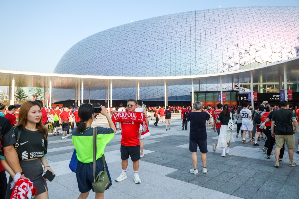 巴赫形容，啟德主場館的規模及質素令人振奮，讚揚體育園的設施和配套達世界級水平。