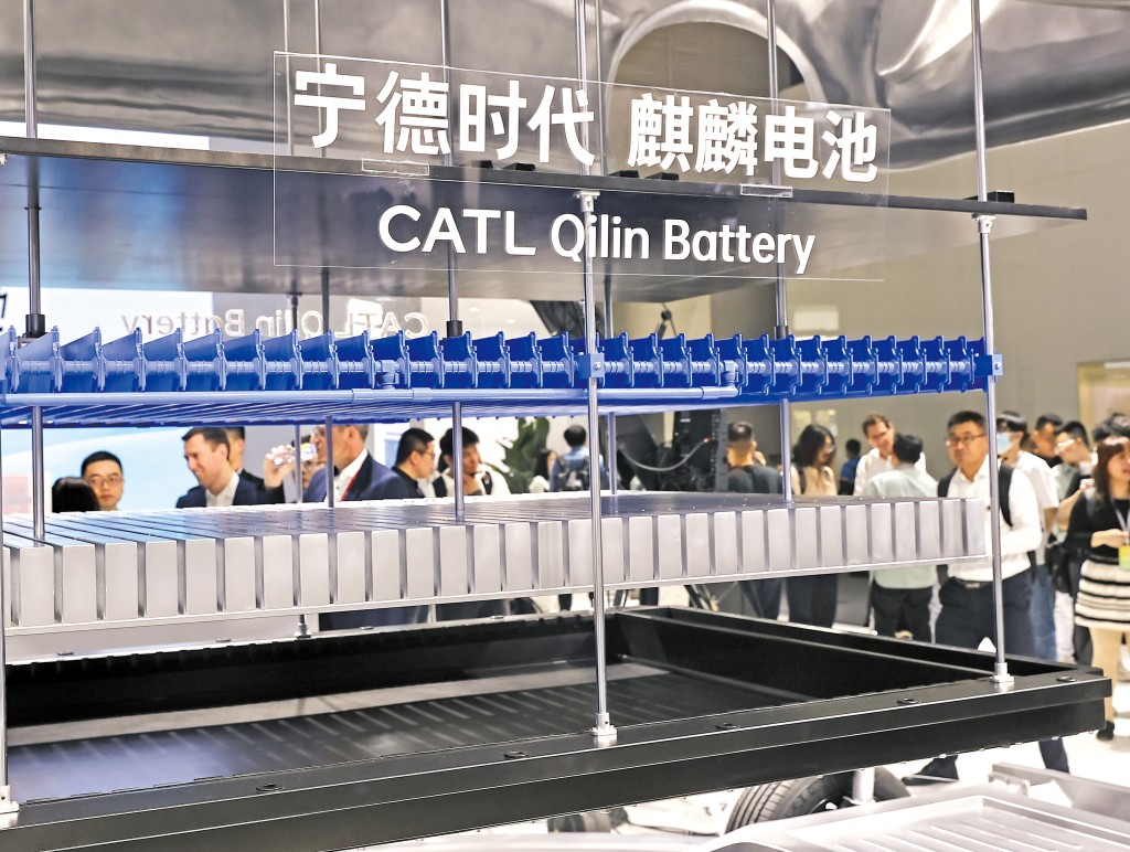 首三季全球前十大新股中，香港獨佔四席，包括寧德時代以三百六十億元集資額稱霸全球。