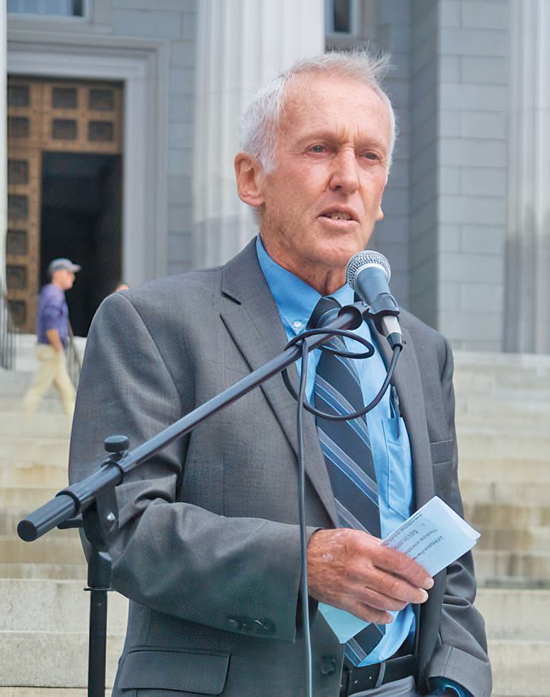 彼得蒂喬特教授對羅伊的參選資格提出疑問。 彼得蒂喬特教授對羅伊的參選資格提出疑問。