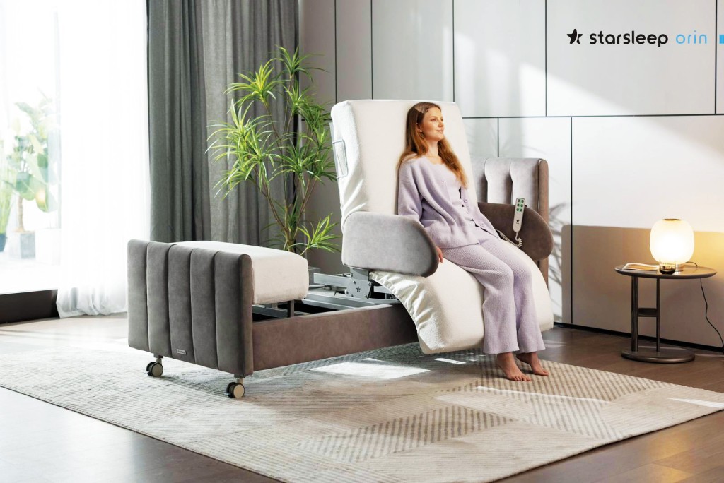 可調節旋轉床「orin」主要解決起床不便的問題,能讓用家由躺臥轉為坐立姿勢,或者使用按摩功能以紓緩肌肉疲勞。 可調節旋轉床「orin」主要解決起床不便的問題,能讓用家由躺臥轉為坐立姿勢,或者使用按摩功能以紓緩肌肉疲勞。