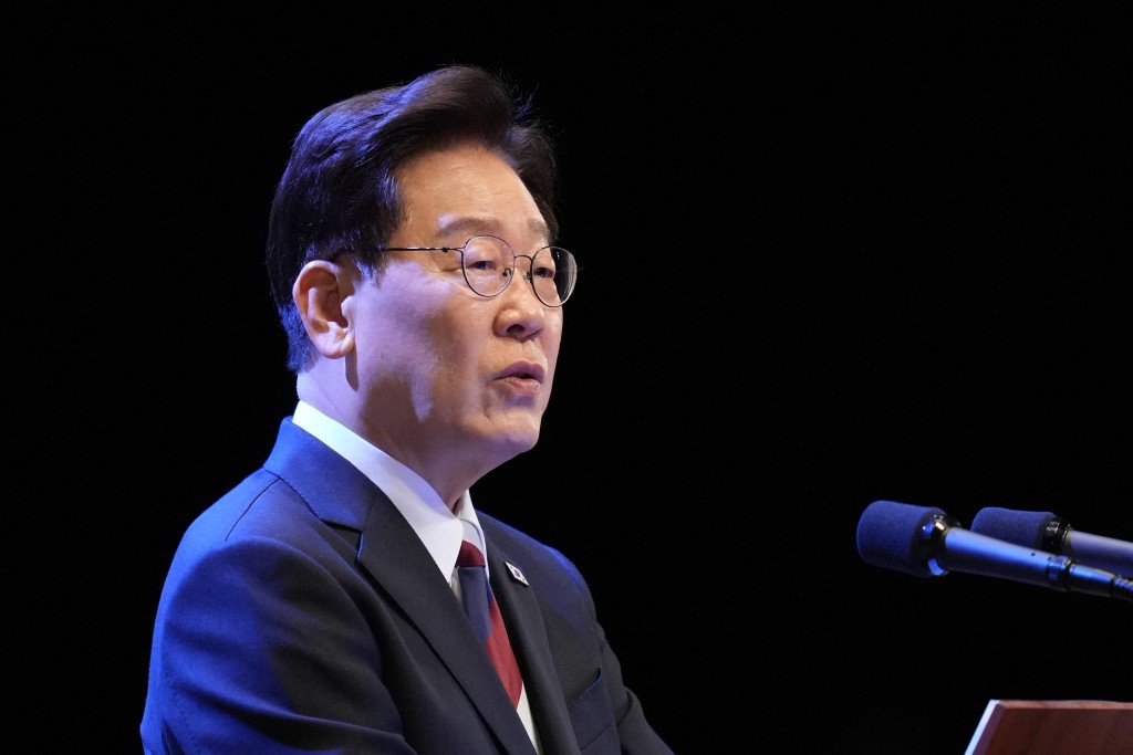 李在明被指欲借遷都既成事實,發動修憲以續任總統。 李在明被指欲借遷都既成事實,發動修憲以續任總統。