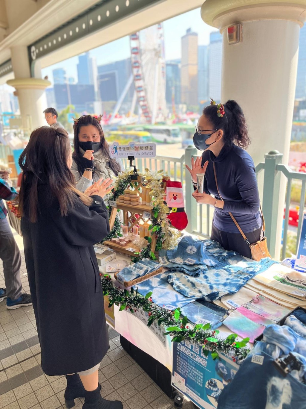 活動獲得社區及義工的大力支持,場面熱鬧,眾多市民踴躍參與。 活動獲得社區及義工的大力支持,場面熱鬧,眾多市民踴躍參與。