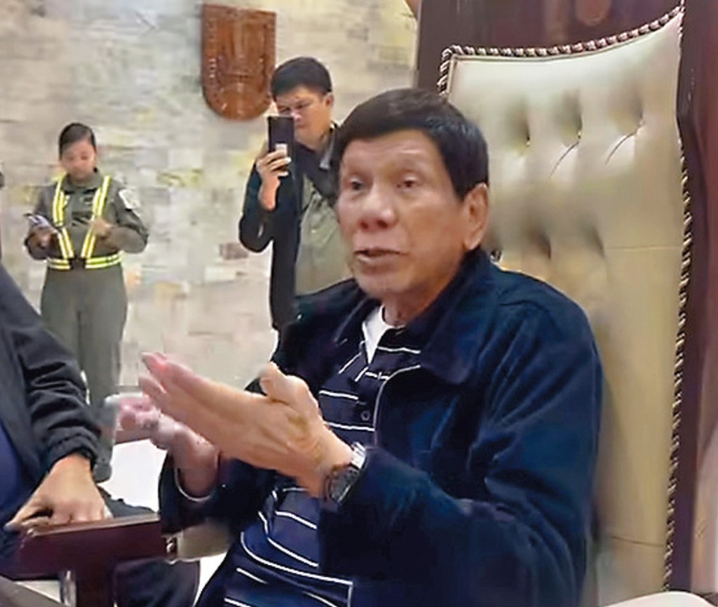 杜特爾特雖然被送往荷蘭海牙接受調查，但他仍堅持不會為毒販的死亡道歉。