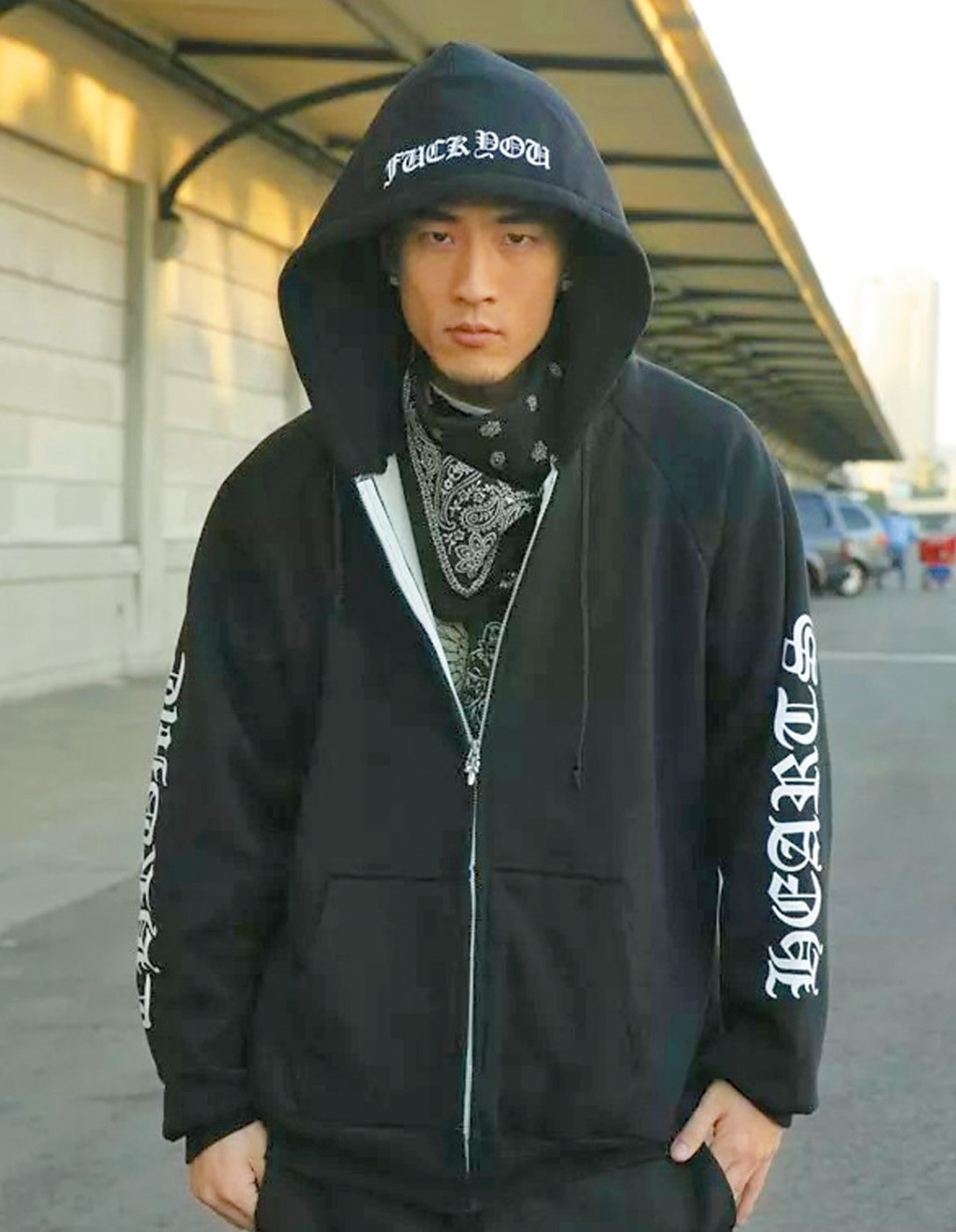 韓娛公司YG金牌製作人Teddy Park親自打造片中女團 Huntrix 的熱爆歌曲《Golden》和《How It's Done》等。