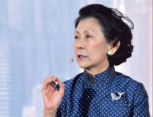 周凱旋透過基金會推動女性教育，資助全港女考生應考文憑試。