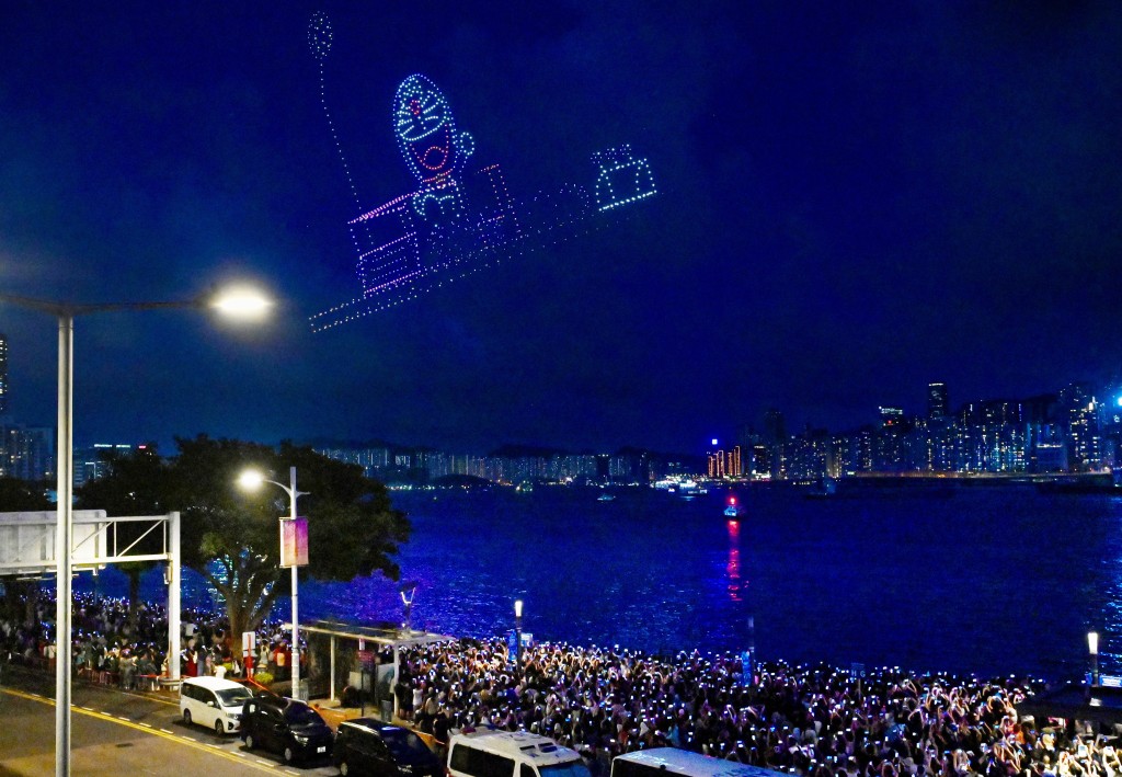 近年不少無人機表演在維港上空進行,令外界關注低空經濟的方向發展 近年不少無人機表演在維港上空進行,令外界關注低空經濟的方向發展