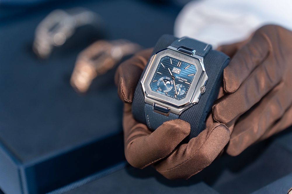 展場內，製錶大師親自解說全新Cubitus系列的技術精髓。