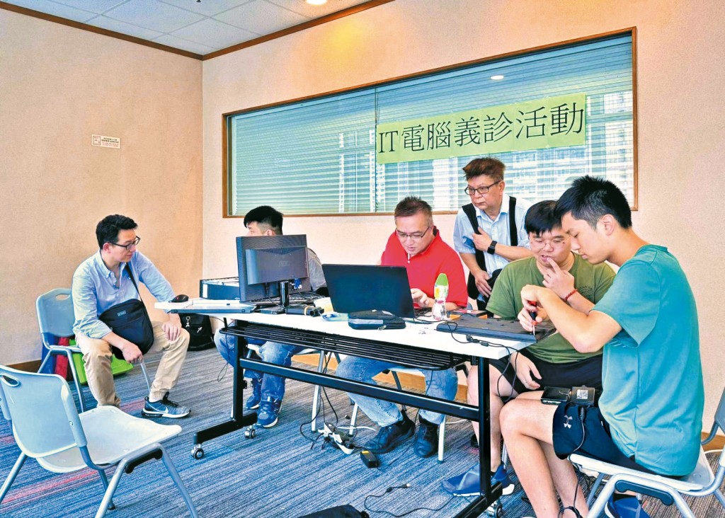 IT 義工團早於新冠疫情期間已成立,大埔火災時亦立即啟動協助居民。 IT 義工團早於新冠疫情期間已成立,大埔火災時亦立即啟動協助居民。