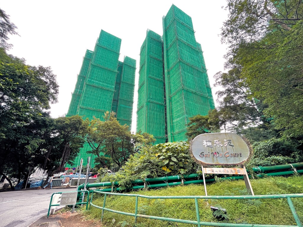 潘焯鴻高調評論沙田穗禾苑大維修（見圖）、元朗錦綉花園水管維修及日出康城領都充電樁工程等多個屋苑工程項目，被部分居民指他從未實際協助解決問題。
