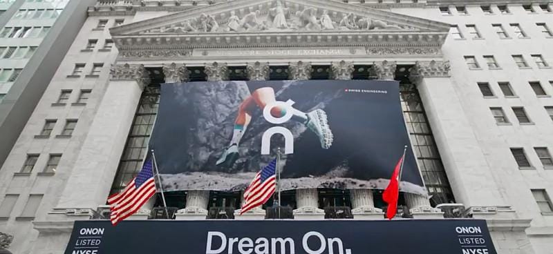 昂跑2021年在紐約證券交易所上市,交易代號「ONON」,今年是其中一隻美國散戶熱中炒賣的股票,一度炒高近1倍。 昂跑2021年在紐約證券交易所上市,交易代號「ONON」,今年是其中一隻美國散戶熱中炒賣的股票,一度炒高近1倍。