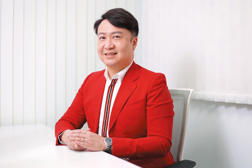 黃德几認為，可以買入美國債券，但一定要持有至到期為止，收取穩定回報。