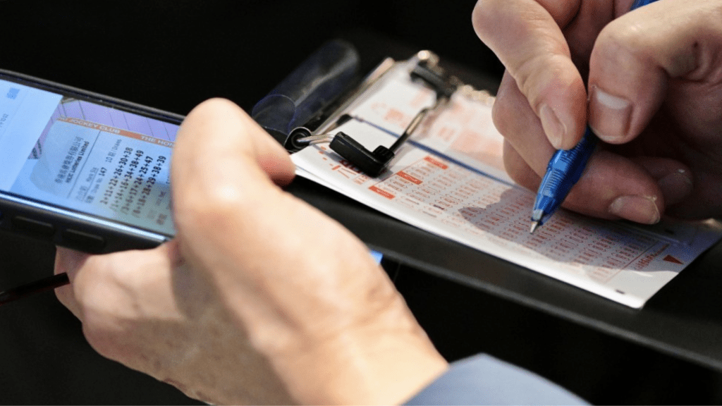 第45期六合彩今晚（4月25日）攪珠，若以10元一注獨中，頭獎獎金高達2,700萬元。資料圖片