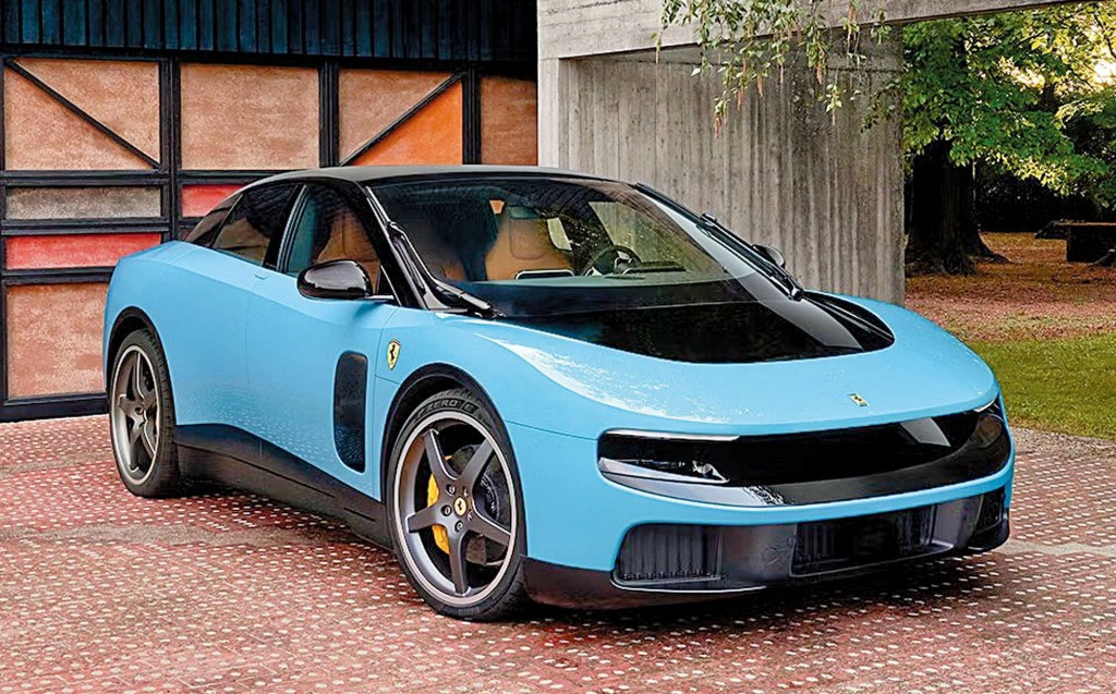 法拉利史上首款純電動車Luce，歷時五年研發，上半車身大面積採用康寧玻璃，被法拉利稱為「玻璃屋」。
