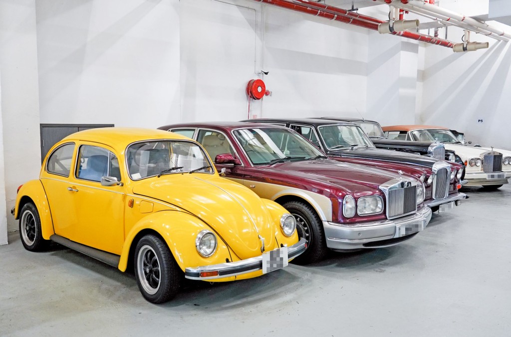 陳恩德是古董車迷，高峰時期擁有逾五十輛經典名車，每輛均價值不菲。