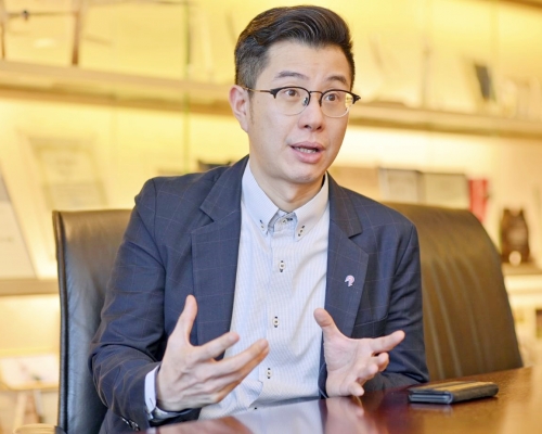 縱橫遊常務董事袁振寧回覆《東周網》稱,客人出示郵輪訂購證明就會協助,會盡量安排和協助處理經由縱橫遊訂購的機票和酒店退款。 縱橫遊常務董事袁振寧回覆《東周網》稱,客人出示郵輪訂購證明就會協助,會盡量安排和協助處理經由縱橫遊訂購的機票和酒店退款。