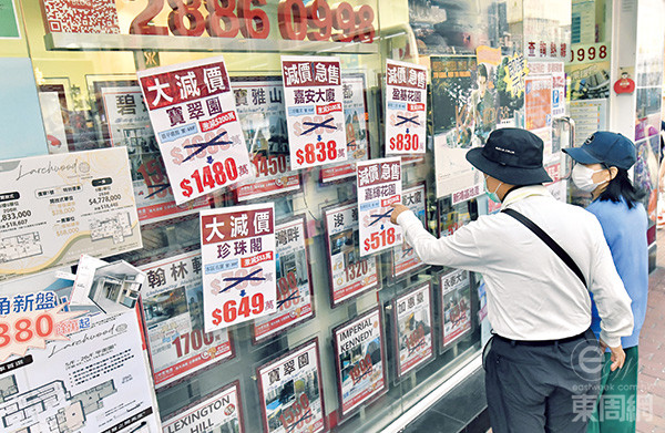 司徒法正以六壬神數為香港卜算,顯示今年房地產價格變化極大,投資者宜多加留意。 司徒法正以六壬神數為香港卜算,顯示今年房地產價格變化極大,投資者宜多加留意。