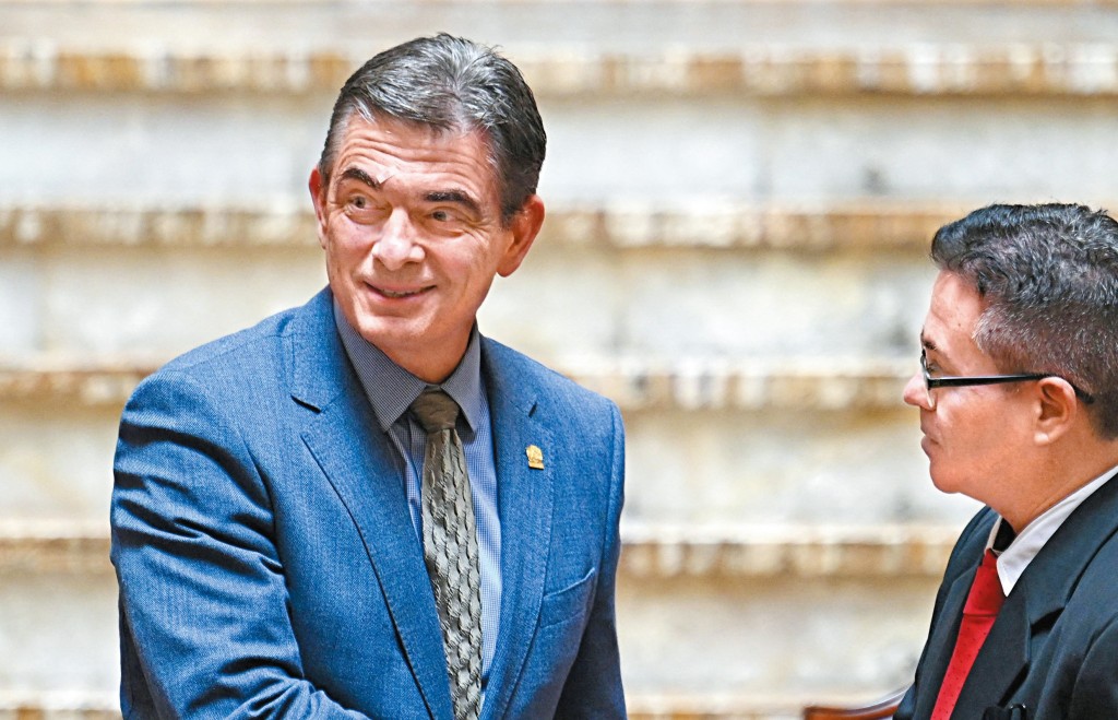玻利維亞總統帕斯上台後積極打擊毒販及其庇護者，有指是要清除政府內的異己。