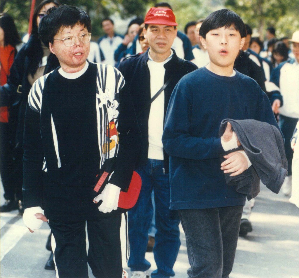 張潤衡(左)在意外後一年出席「公益行大運」籌款活動,他坦言多年來取諸社會用諸社會。 張潤衡(左)在意外後一年出席「公益行大運」籌款活動,他坦言多年來取諸社會用諸社會。