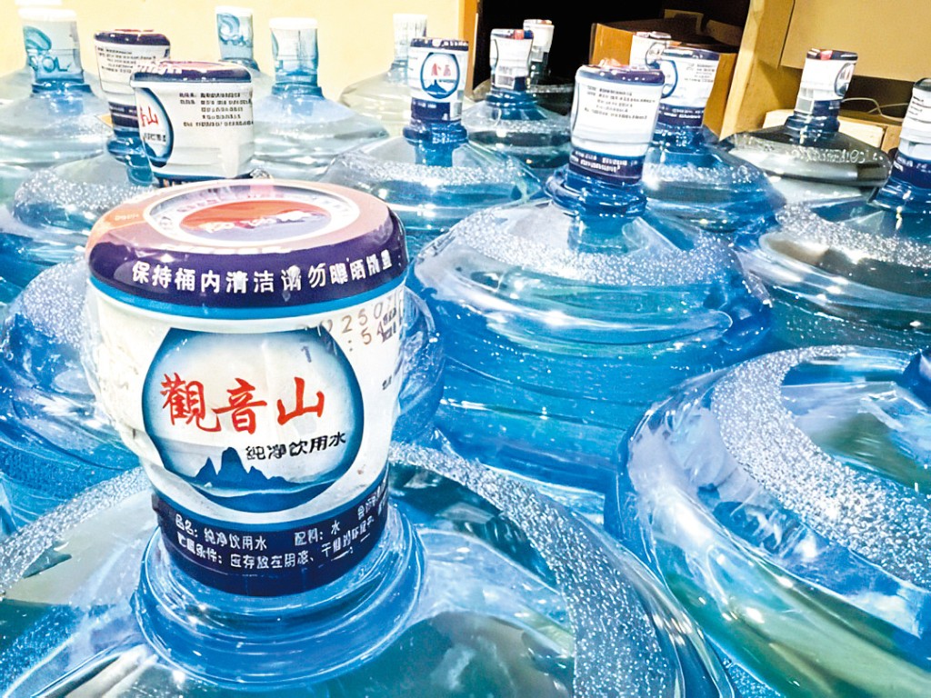 一場「鑫樂」「觀音山」冒牌水風波，引起公眾熱議。