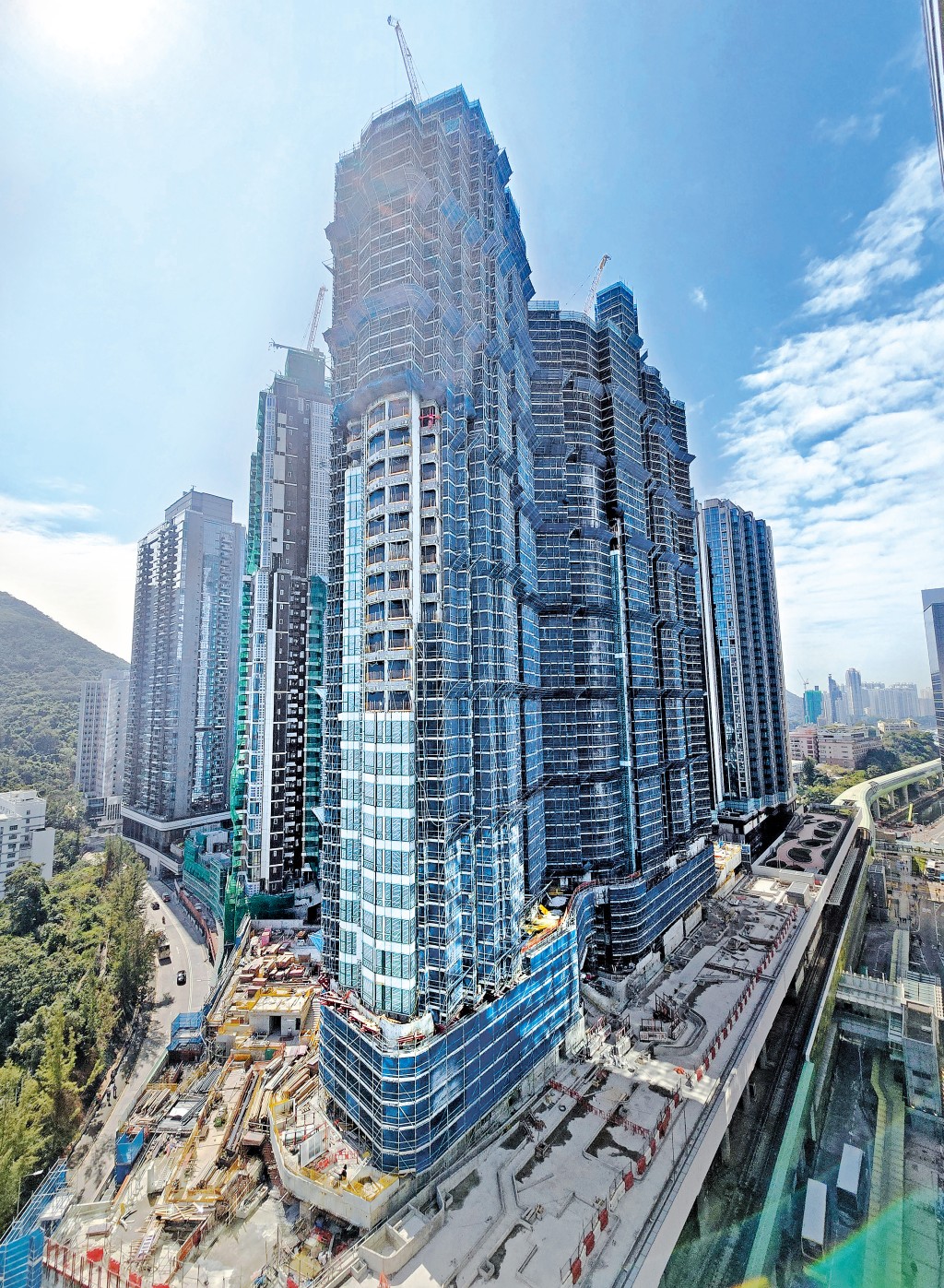 由會德豐發展的黃竹坑DEEP WATER SOUTH已上載樓書,主打三至四房大單位。 由會德豐發展的黃竹坑DEEP WATER SOUTH已上載樓書,主打三至四房大單位。