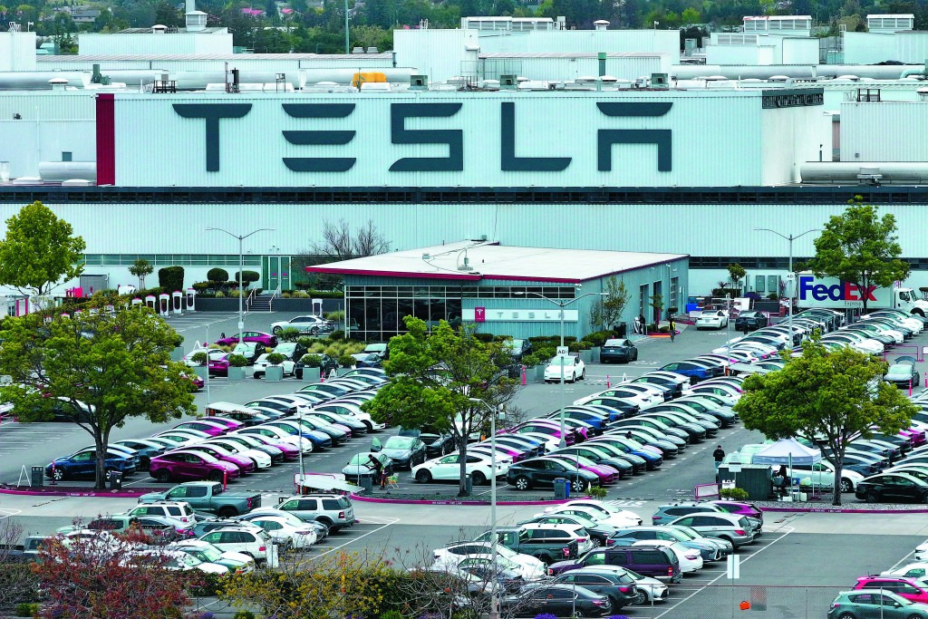 特斯拉目前主要收入仍來自電動車銷售,佔總營收超過八成。 特斯拉目前主要收入仍來自電動車銷售,佔總營收超過八成。