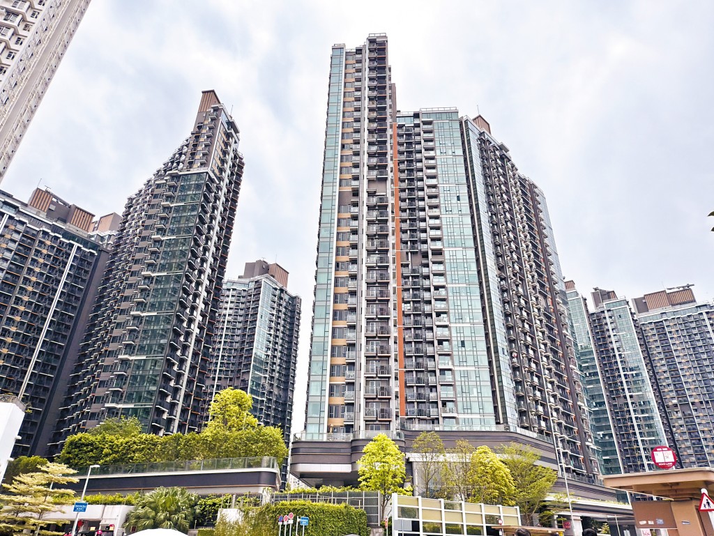 新地最新推出元朗NOVO LAND 3A期，吸引不少準買家入飛。